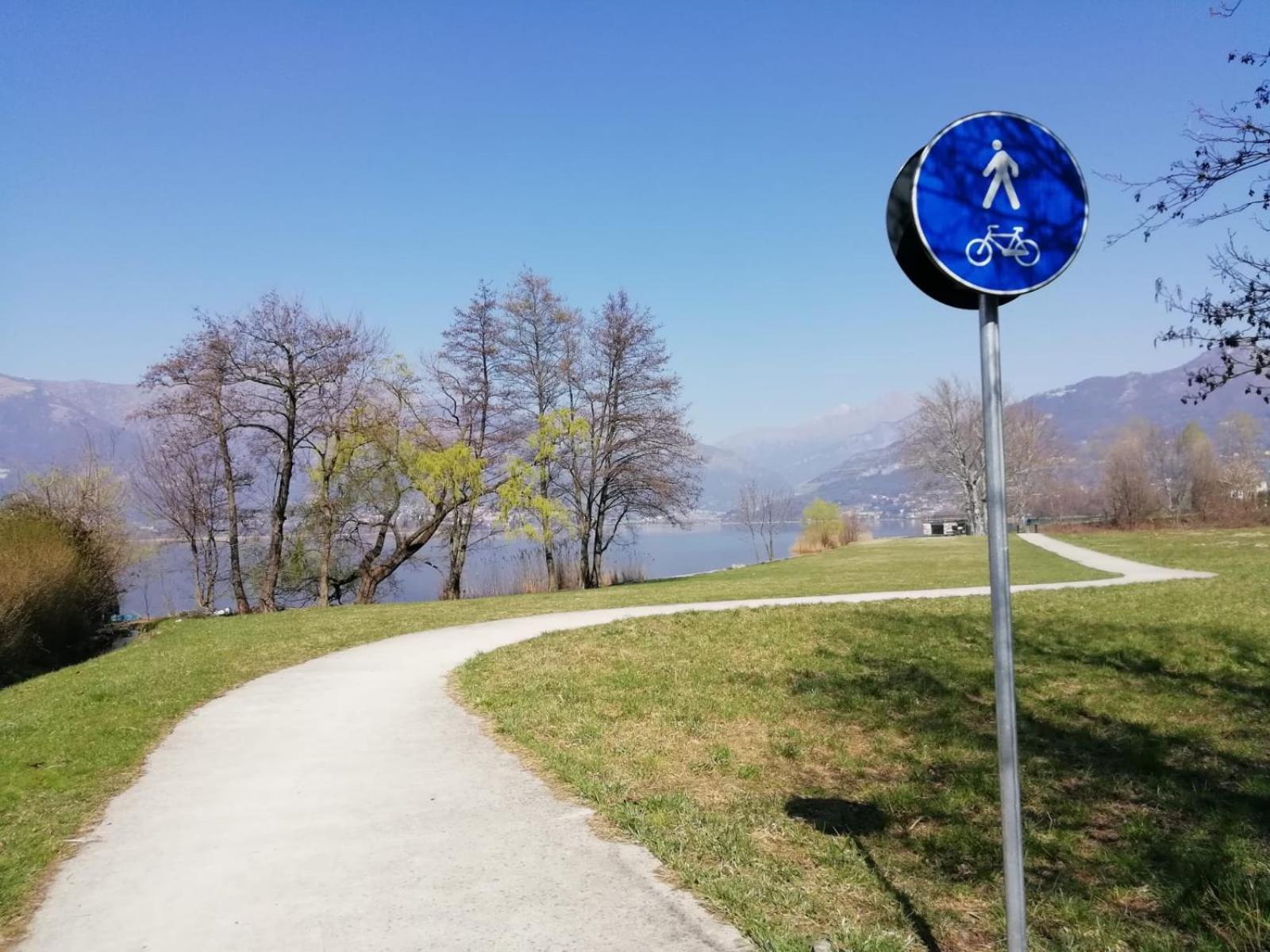 La Poesia Del Lago Oggiono Buitenkant foto